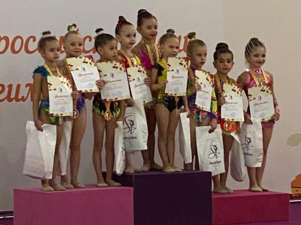 Четыре золотых медали привезли бронницкие гимнастки из Люберец