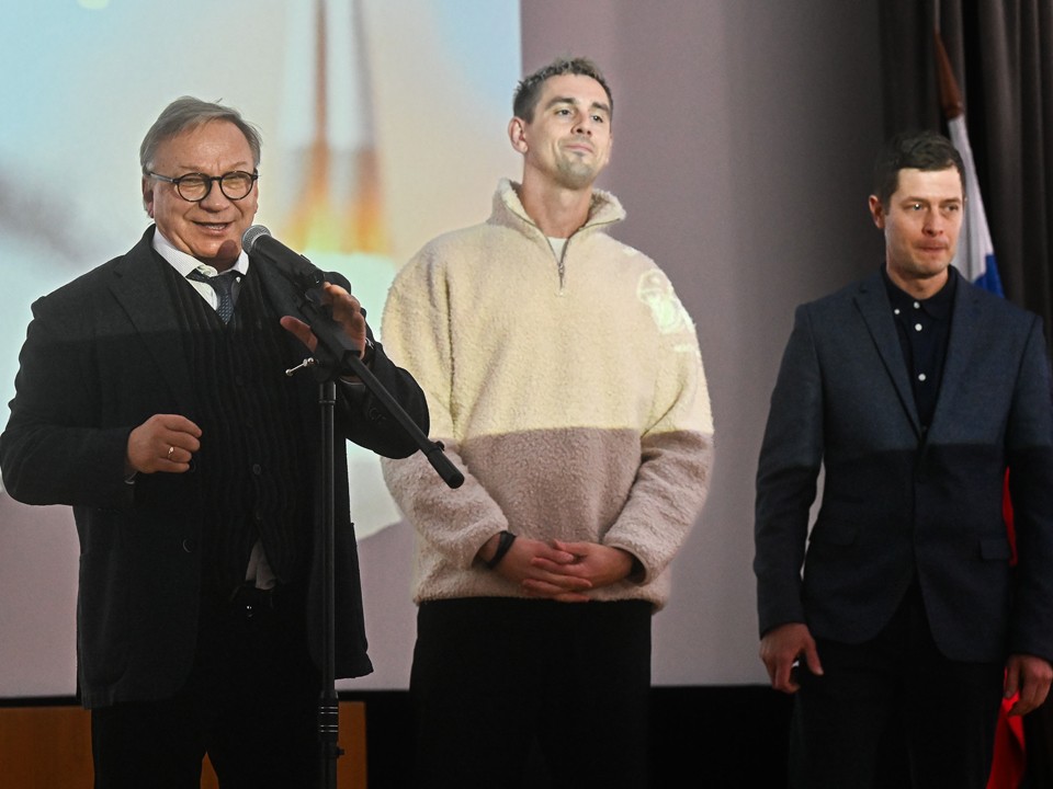 Игорь Угольников представил в Звездном городке премьеру фильма о Байконуре