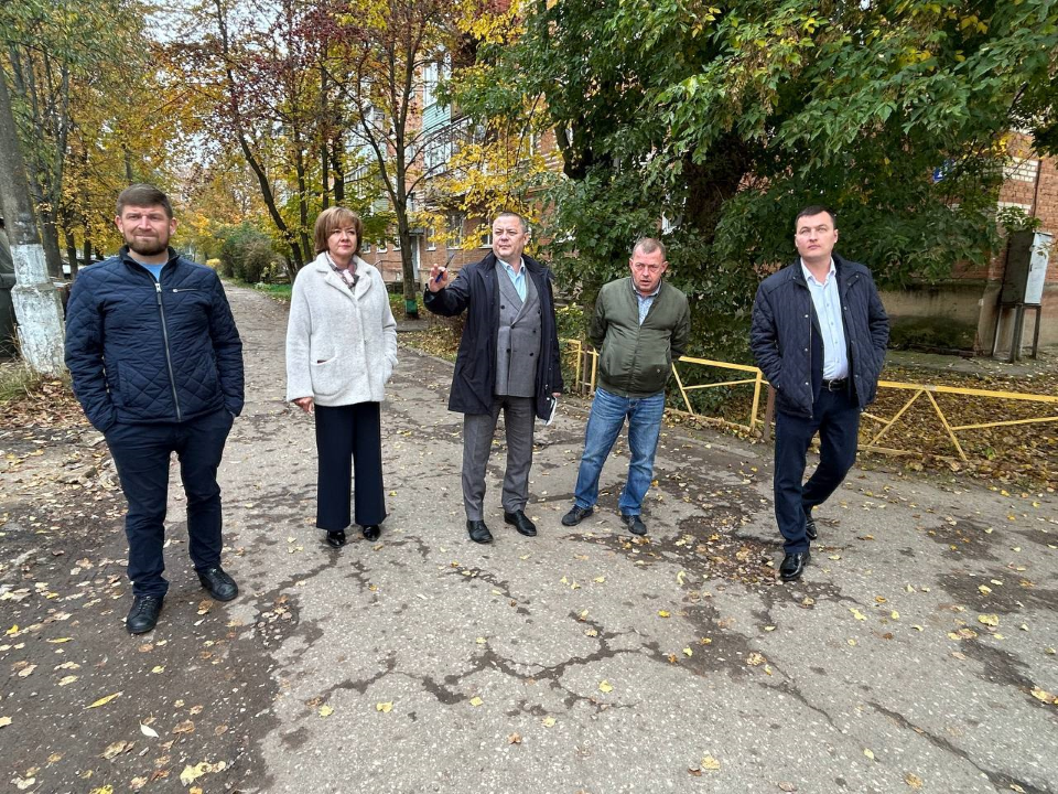 Чеховский чиновник вместе с жителями проверит дворы на Весенней