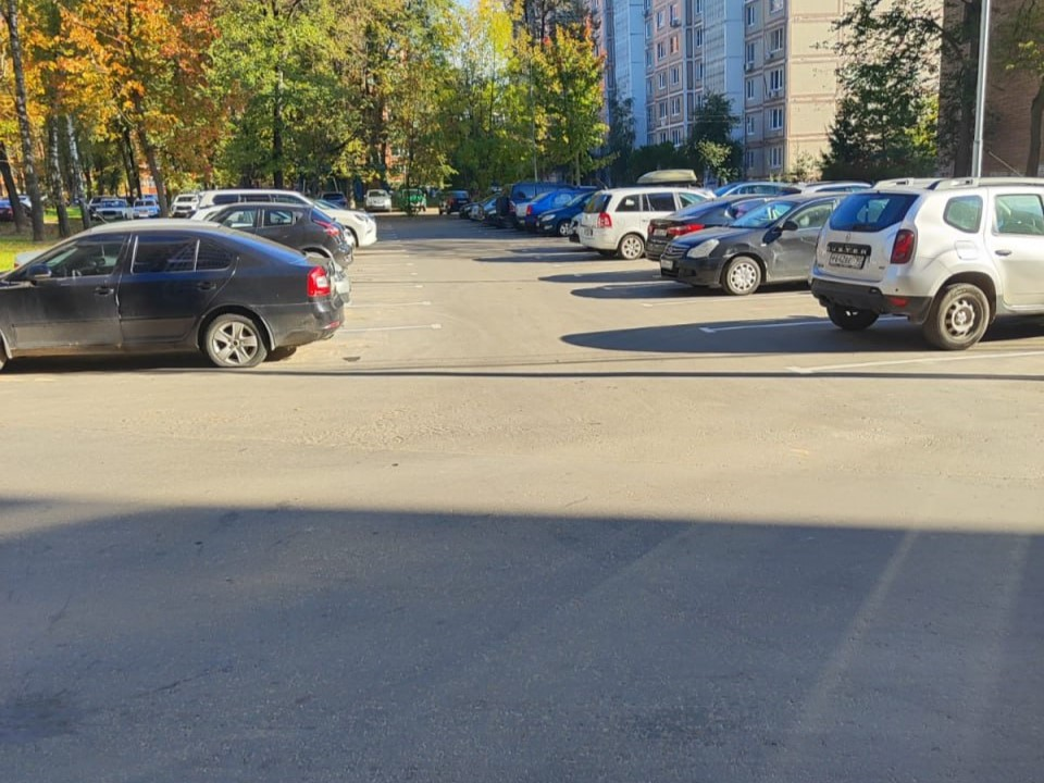 Расширенную парковку сделали во дворе на улице Дружбы по просьбе жителей