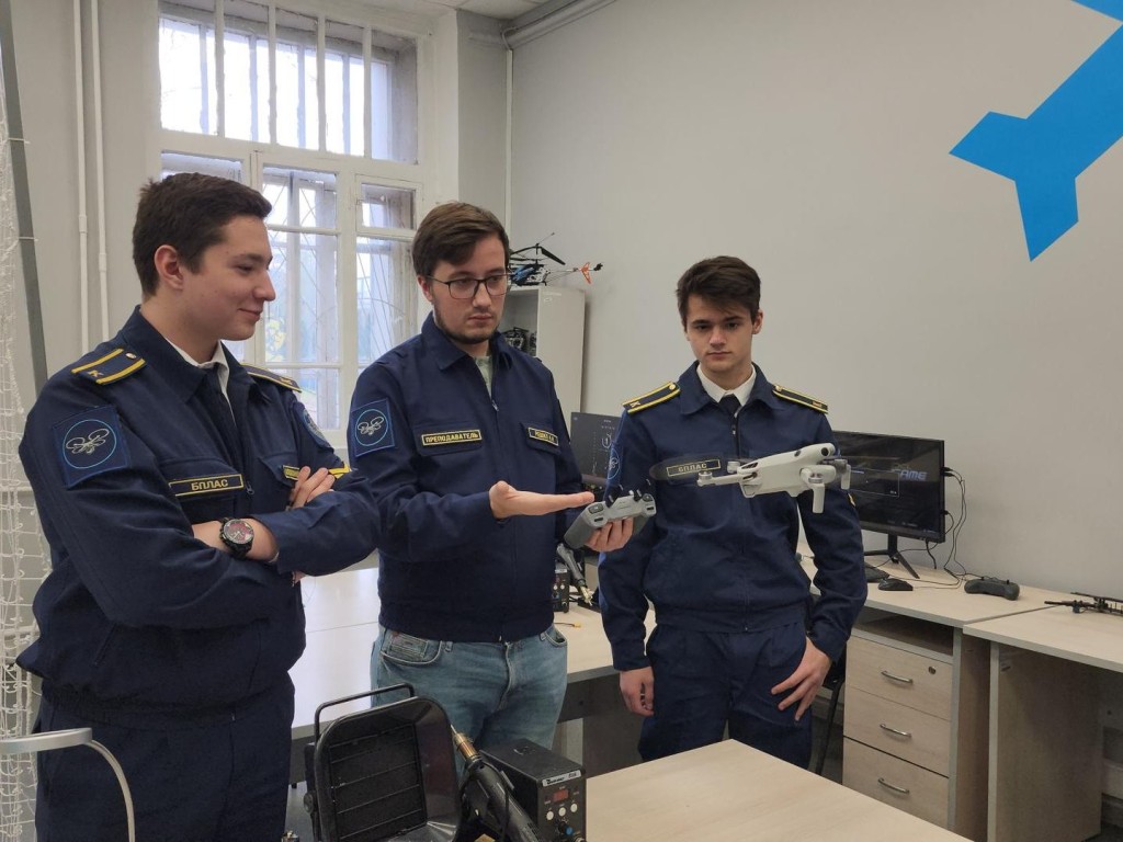 Лосинопетровские студенты готовятся к ранговым соревнованиям по гоночным дронам