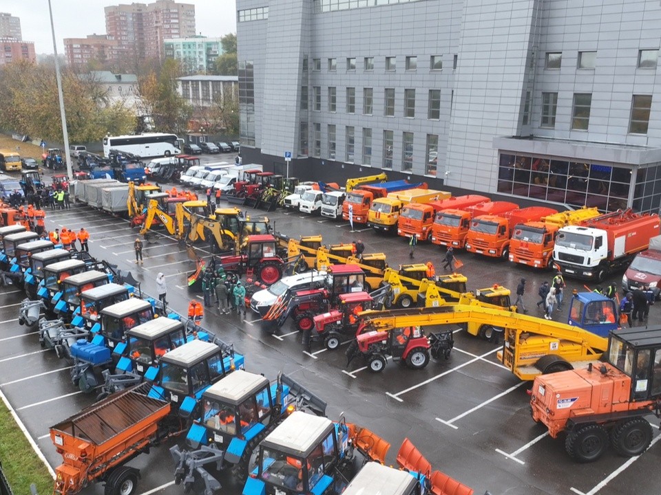 Коммунальные службы Люберец обновили технику перед зимой