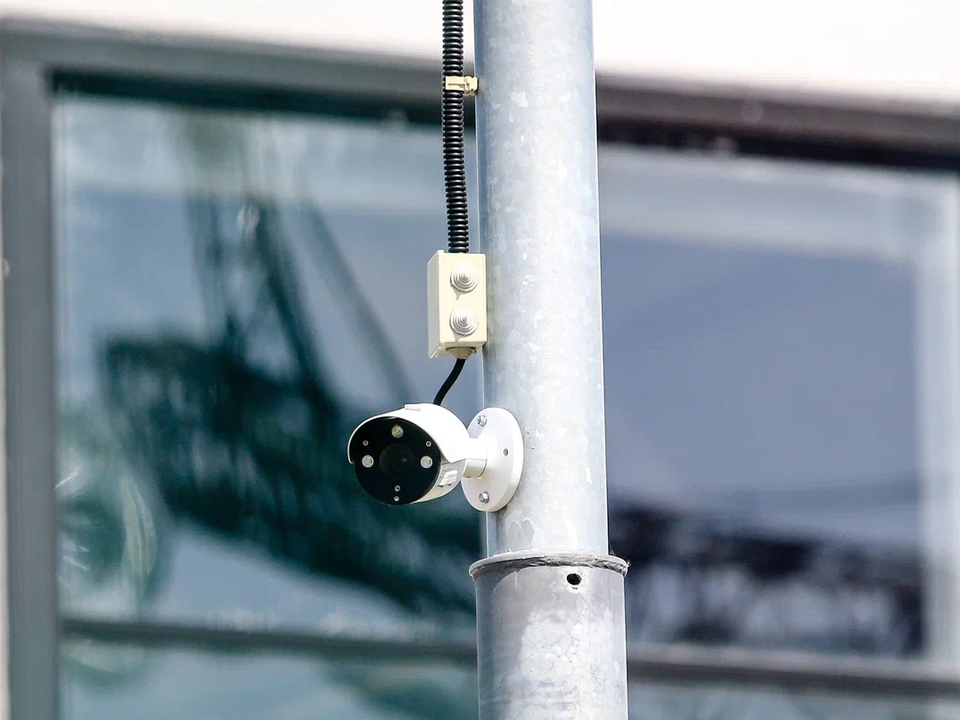 Разоблачить вандалов, разбивающих стекла остановочных павильонов, помогут камеры