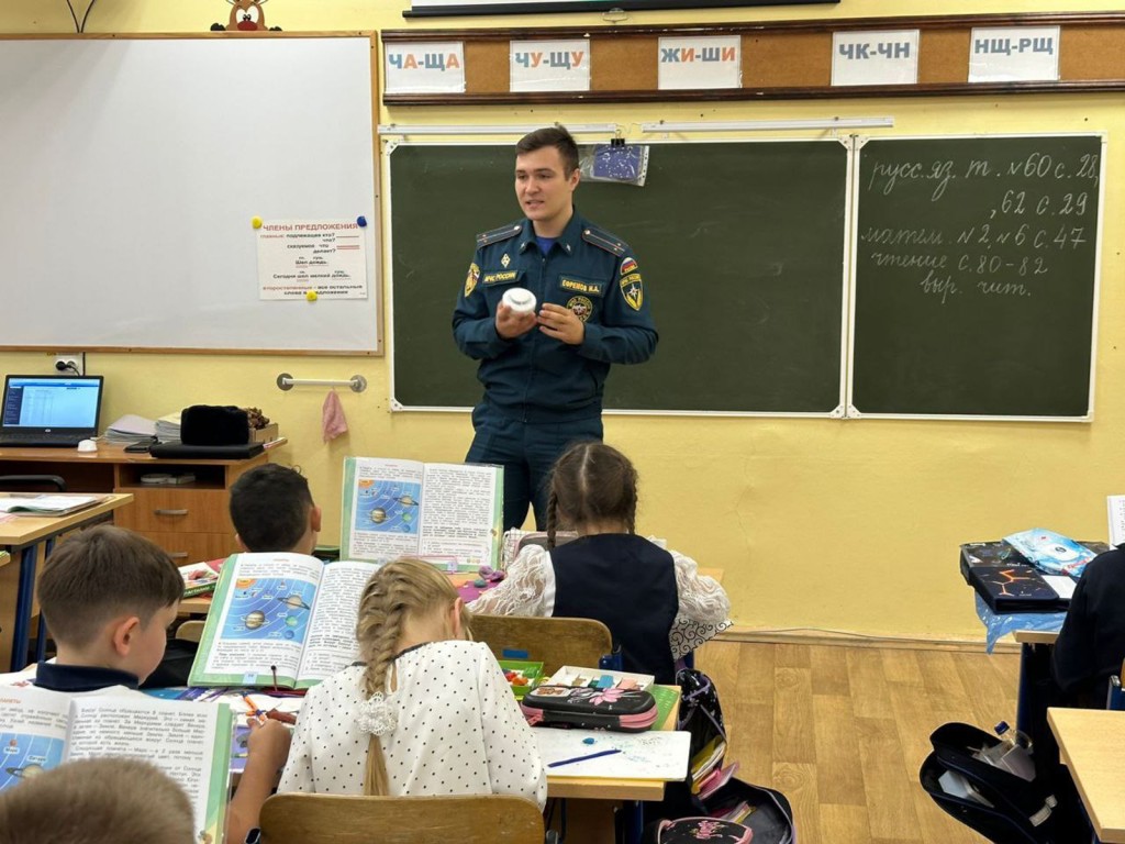 Громкий помощник заинтересовал школьников Ступина на уроке безопасности