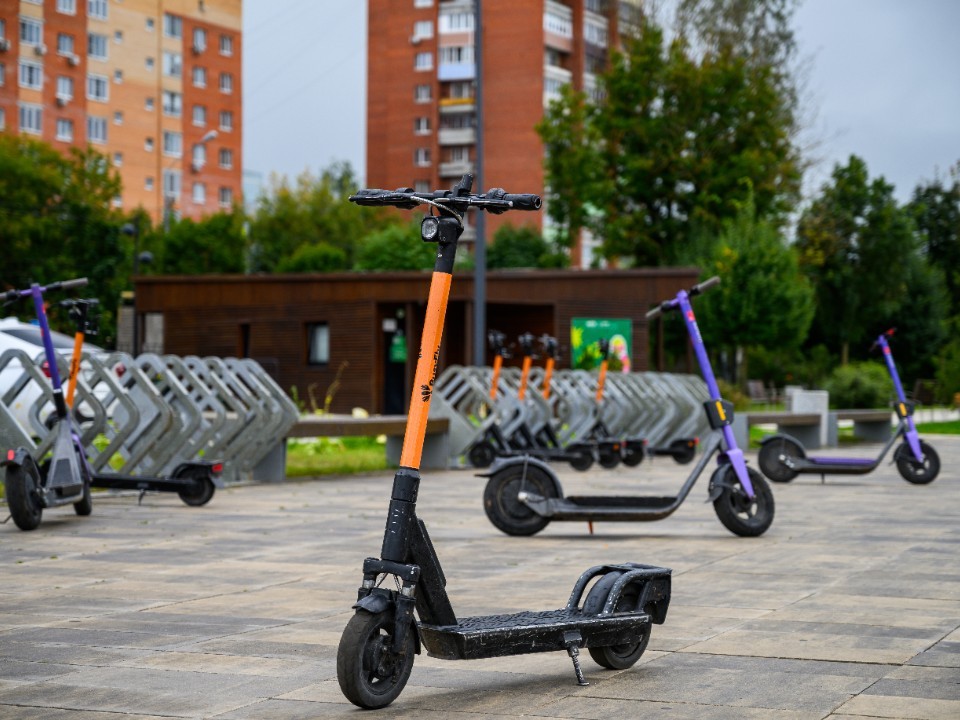 Стало известно, кому придется сдавать на права для аренды самоката