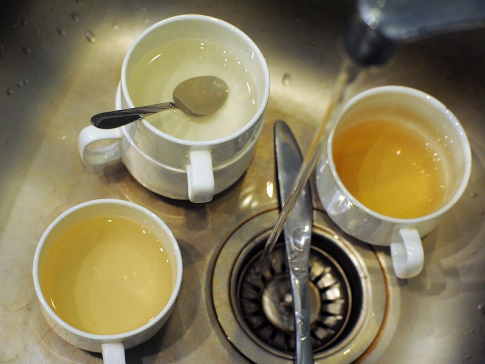 «Муж на час» рекомендует: как сэкономить 15 литров воды за цикл мытья посуды