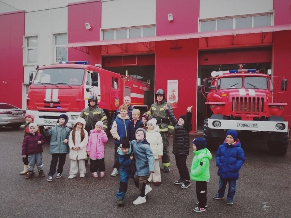 Жители Успенского посетили пожарную часть в Одинцовском округе