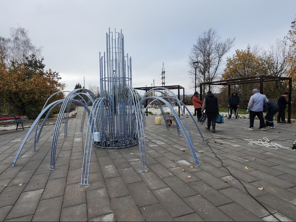 В поселке Сычево обновленный сквер сдадут уже на следующей неделе