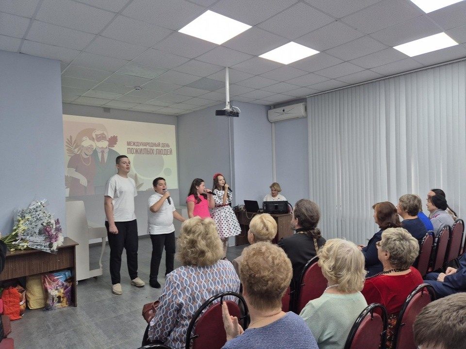 В Орехово-Зуеве состоялся инклюзивный концерт в честь Дня пожилого человека