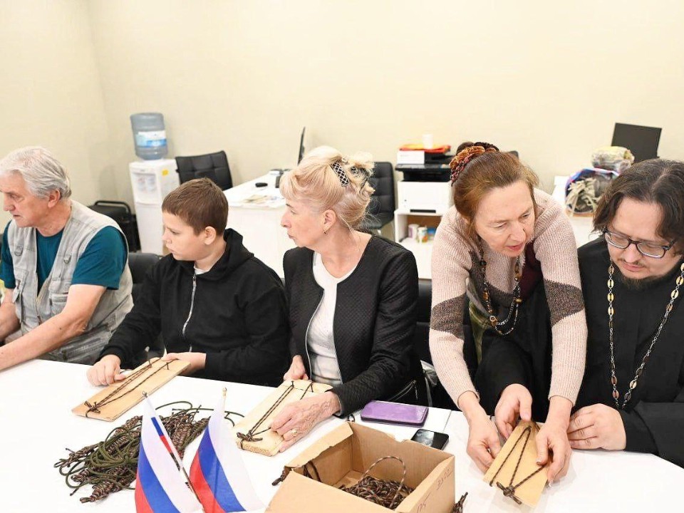 «Связывая нити, мы свяжем народ»: как обычные граждане создают уникальные вещи для военных