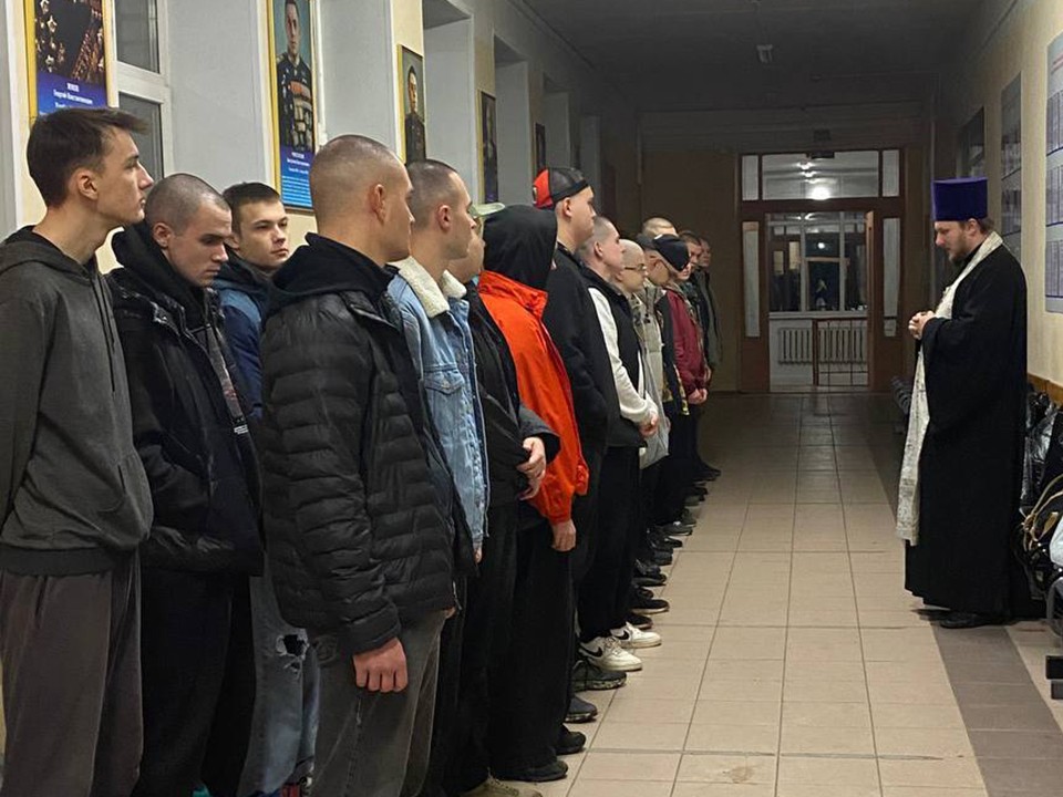 Священник в Пушкино призвал срочников с честью нести воинскую службу