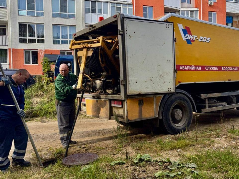 Коммунальщики улучшают работу водопровода и канализации