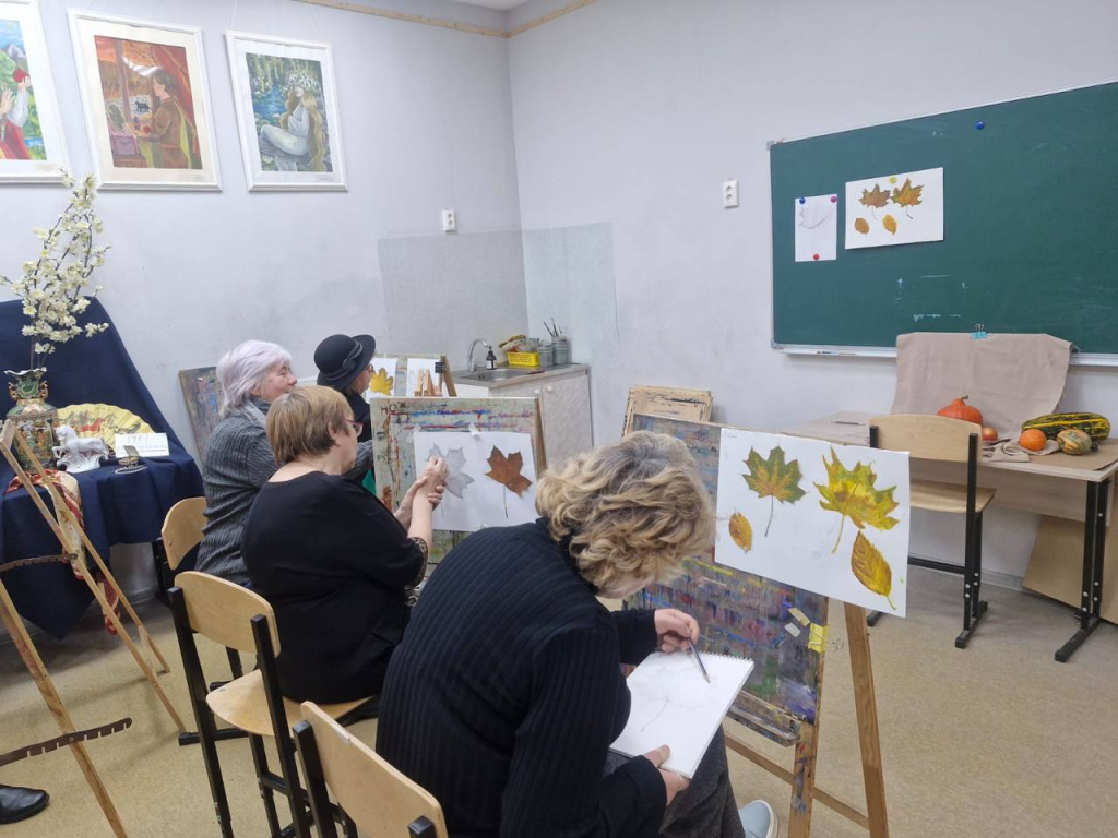 Пенсионеров из Котельников обучают азам изобразительного искусства в ДШИ имени Андреева