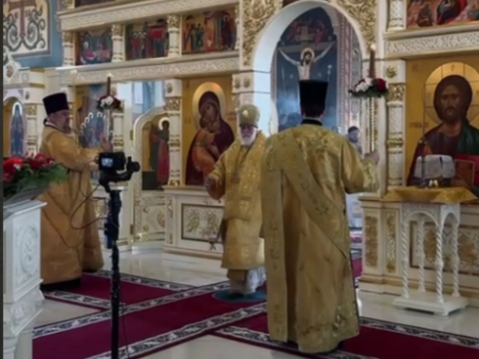 В Саввине началось освящение храма