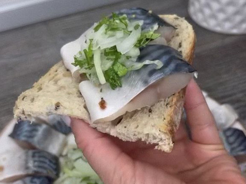 Трюк с горчицей: малосольная скумбрия получается вкуснее форели у гурмана из Бронниц