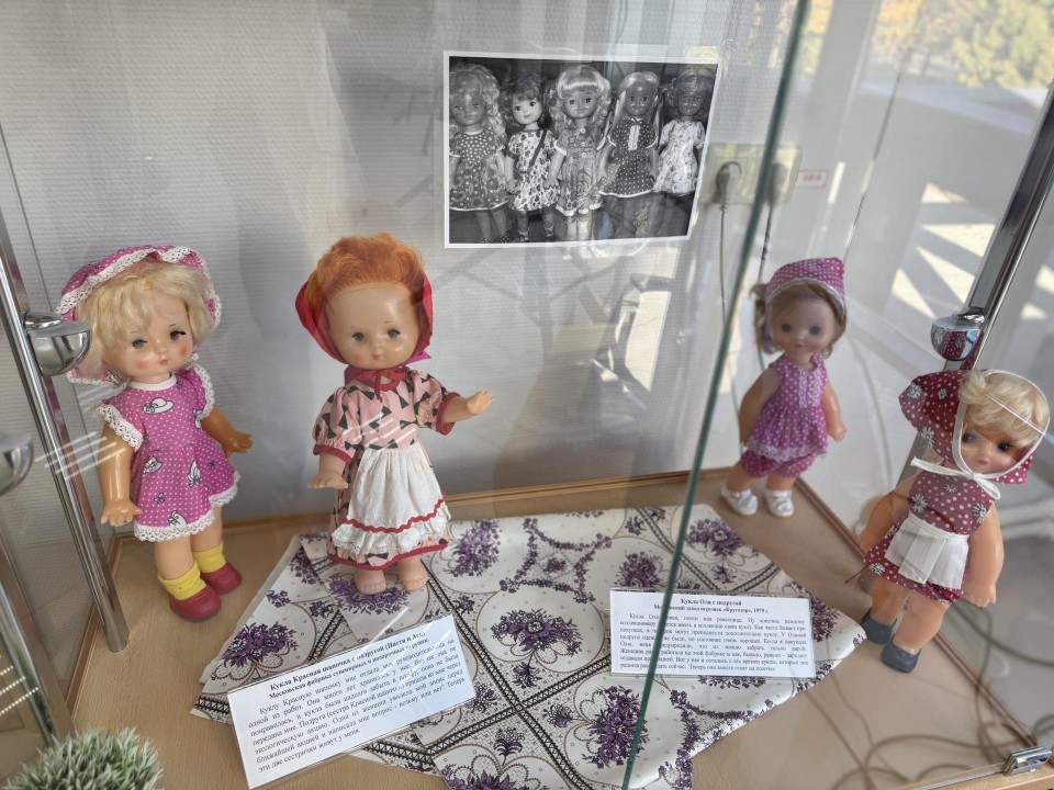 В краеведческом музее выставили более 30 советских кукол с уникальной историей