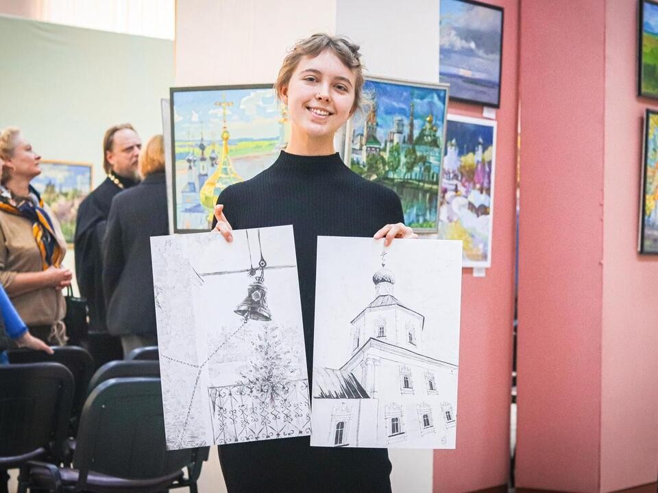 Московская художница создала 15 картин о Клину в уникальной технике