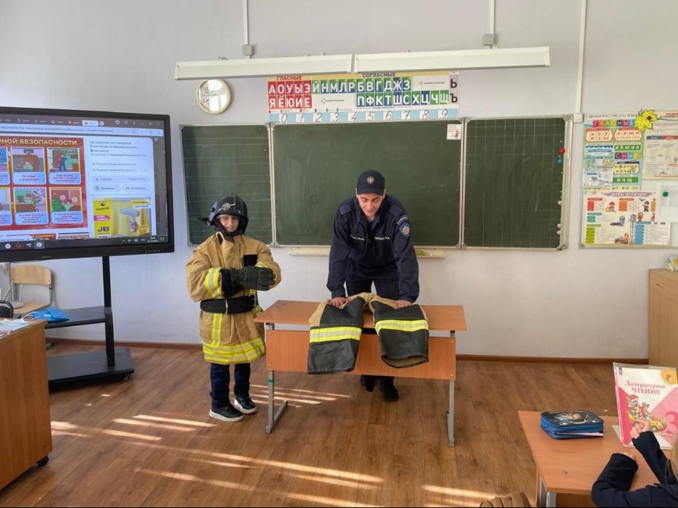 Спасатели рассказали школьникам о правилах безопасности