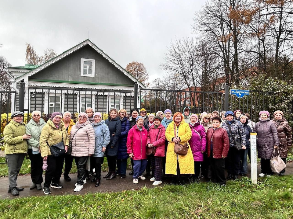 Красногорские пенсионеры посетили живописное село Федоскино