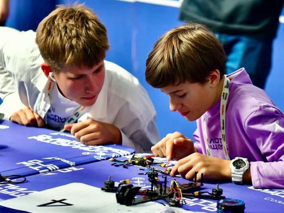 Педагог колледжа рассказал о подготовке студентов к гонкам дронов