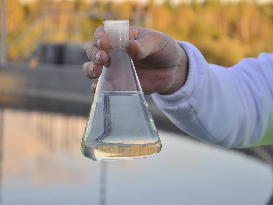 Вода под микроскопом: наро‑фоминские лаборанты проверили почти 500 проб — где брали анализы и что нашли