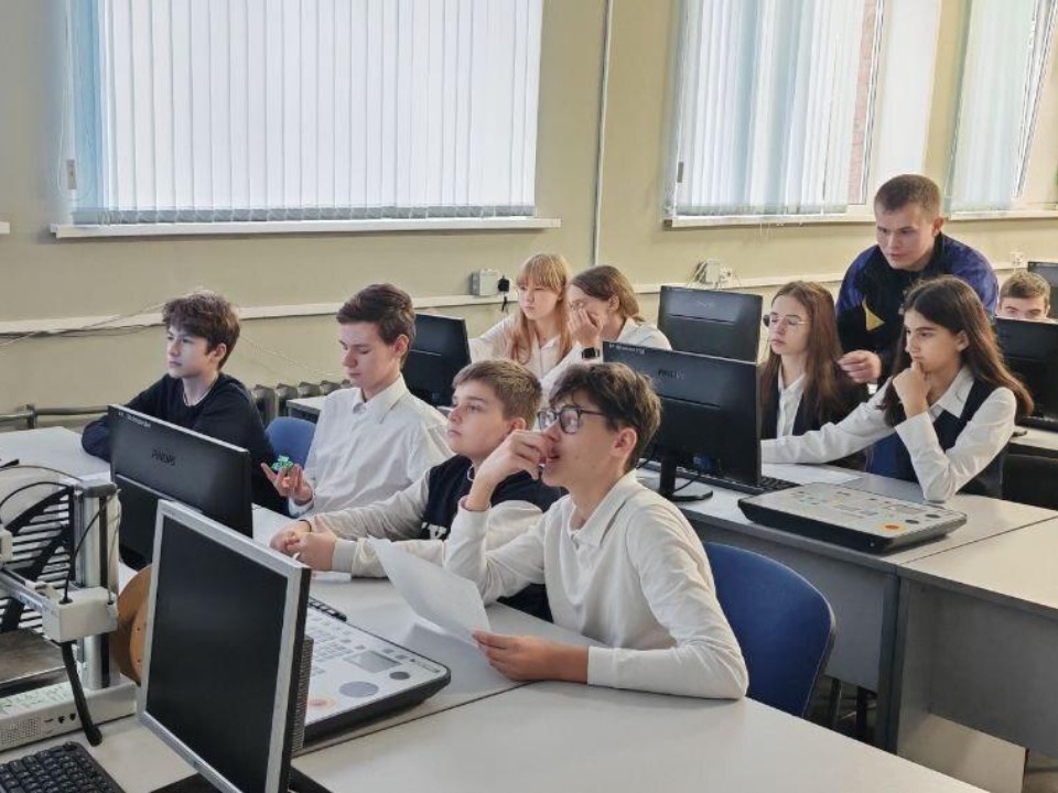 Школьники Химок посетили профпробы в колледже «Подмосковье»