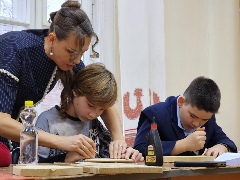 Увлечение стало профессией: педагог из Рузы возрождает древнее ремесло