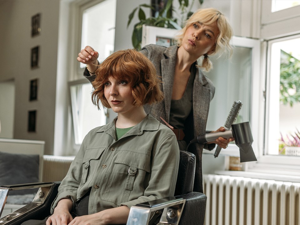 Лунный календарь стрижек: худшие и лучшие дни для похода к парикмахеру в конце октября 2025 года