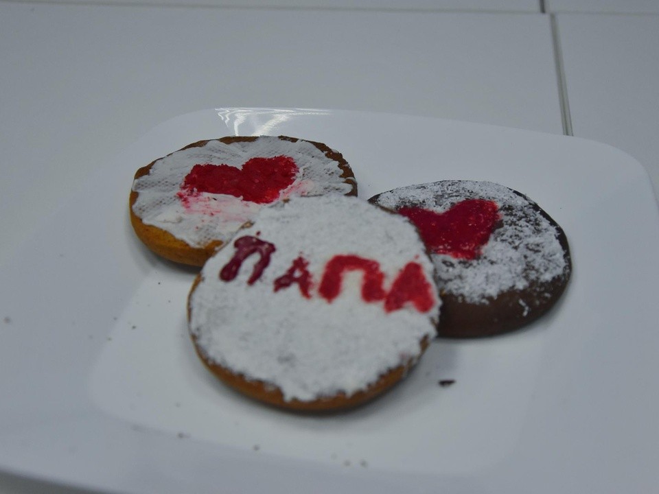 Вкусный День отца: дети испекли и украсили печенье с глазурью для пап Фрязина