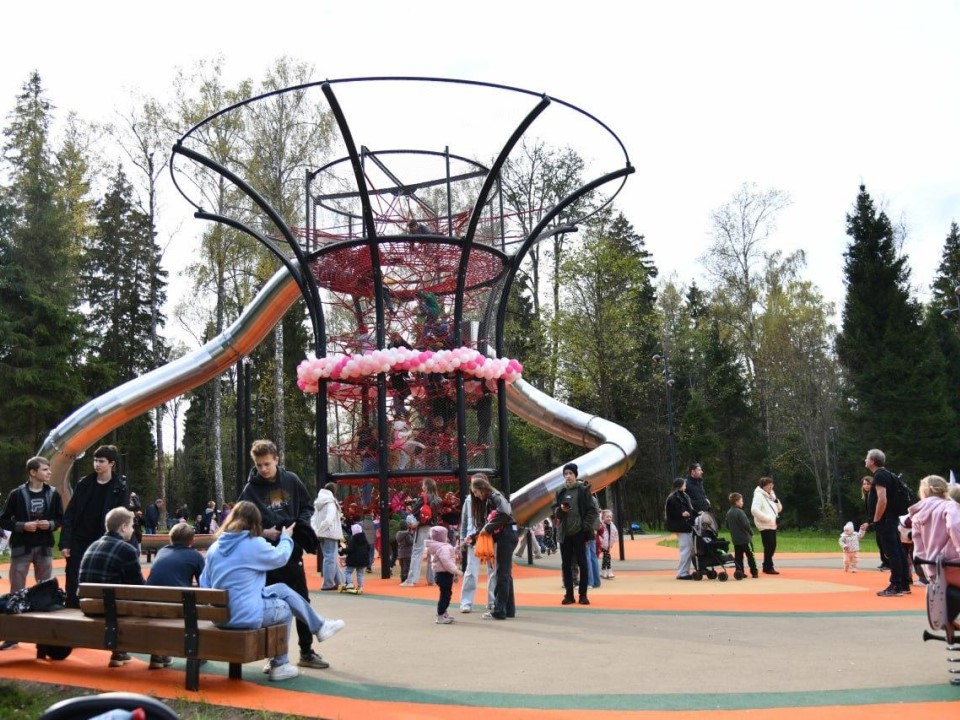 В Истре открыли обновленную «Соколиную гору» с казачьими песнями и шлягерами 90-х