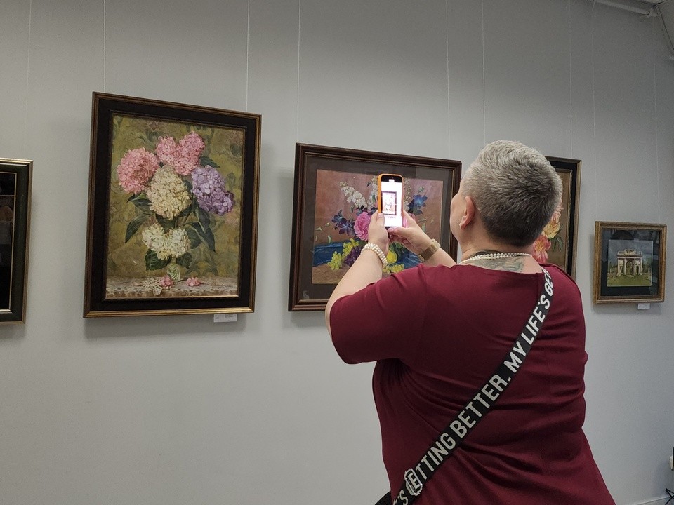 Город расцвел красками: открылся фестиваль акварели «Яблоневый сад»