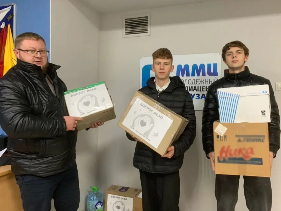 И в праздник помогают другим: волонтеры собрали гумпомощь для бойцов СВО