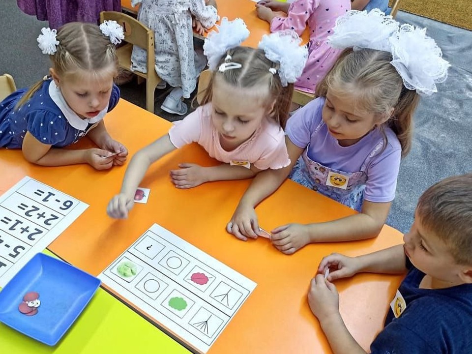 От Смешариков до смарт-роботов: в Ступине показали, как играючи готовят детей к школе