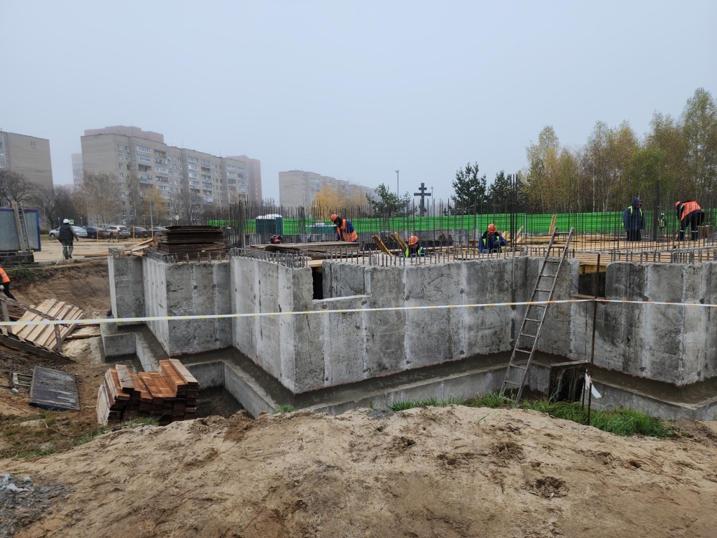 В строящемся Воскресенском храме в Черноголовке возвели нулевой этаж