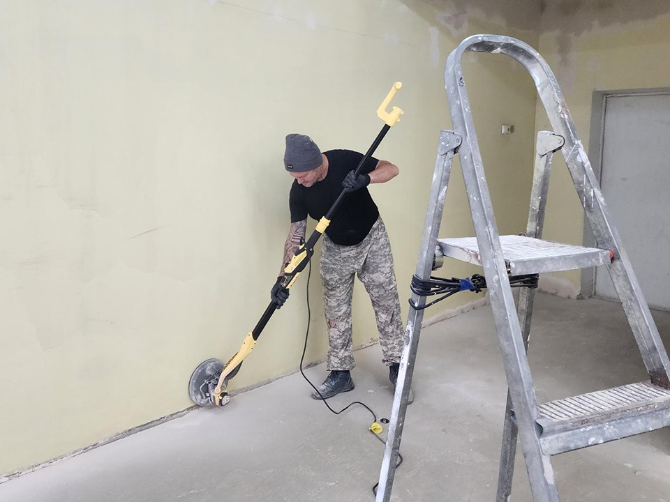 Книжки ушли на каникулы: ремонт начали в детской библиотеке в Красноармейске