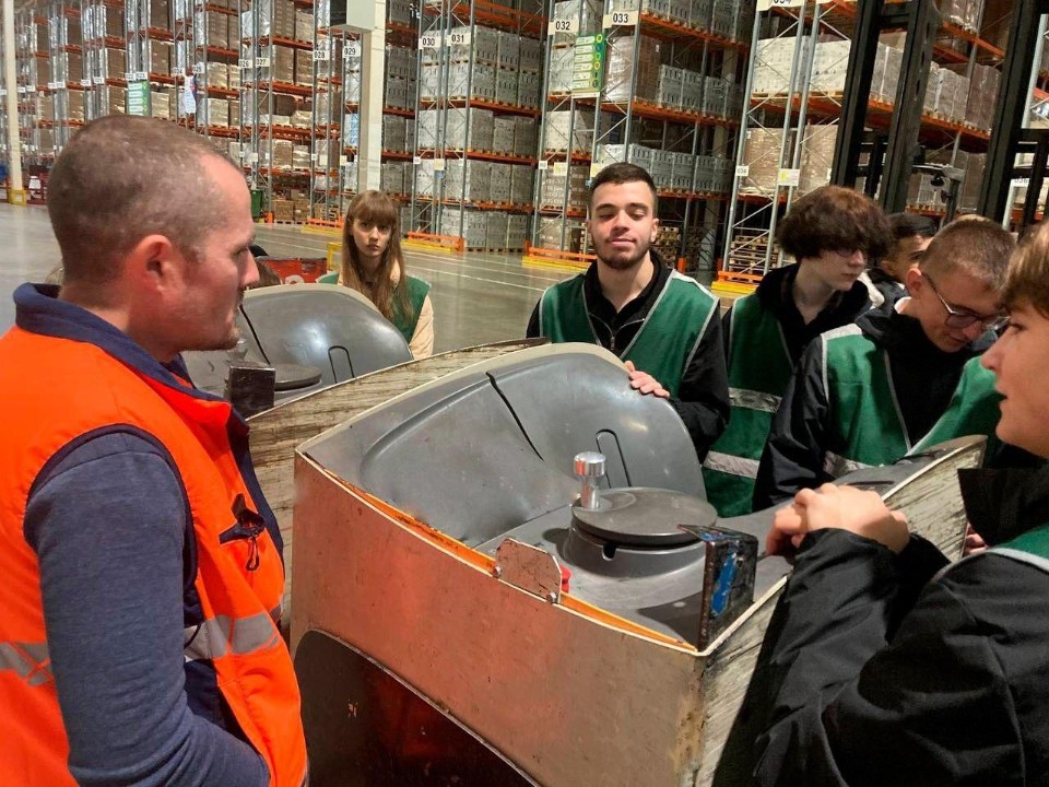 Студенты-логисты освоили азы профессии на ведущих предприятиях Клина