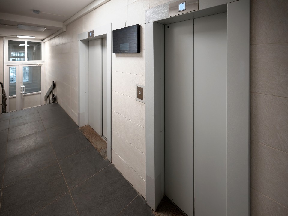 Пешком на 46-й этаж: следователи проверяют неисправные лифты в ЖК