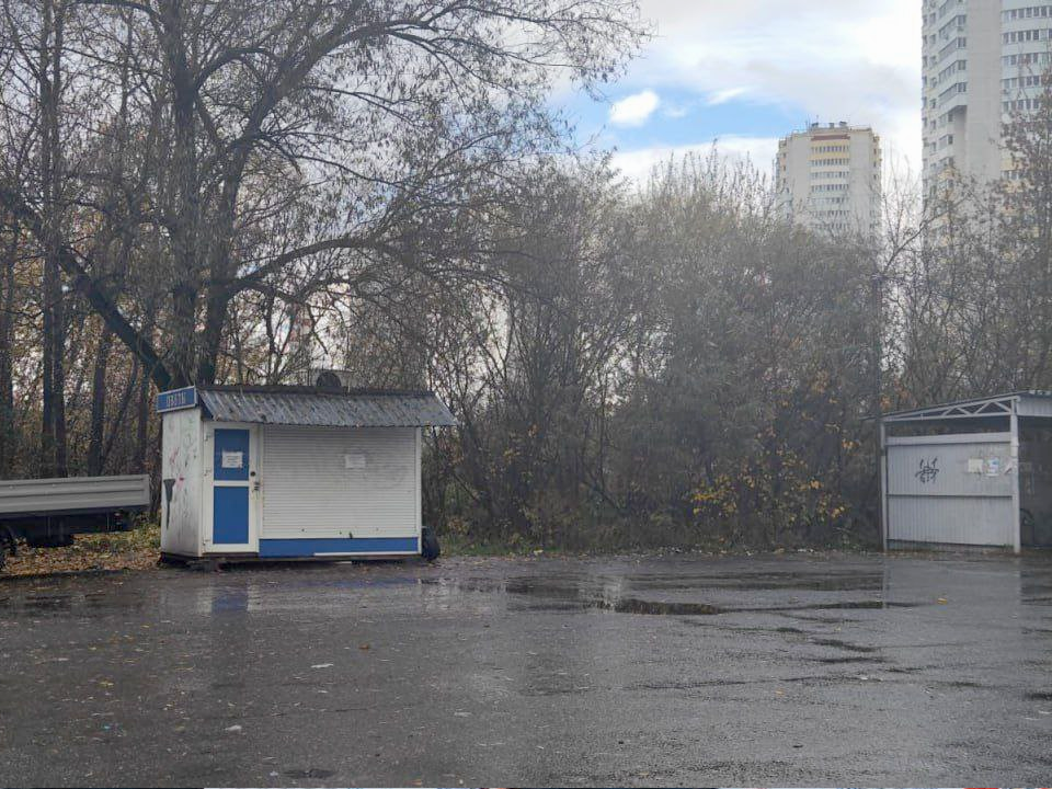 Мешавший жителям высотки шиномонтаж демонтировали в Чехове