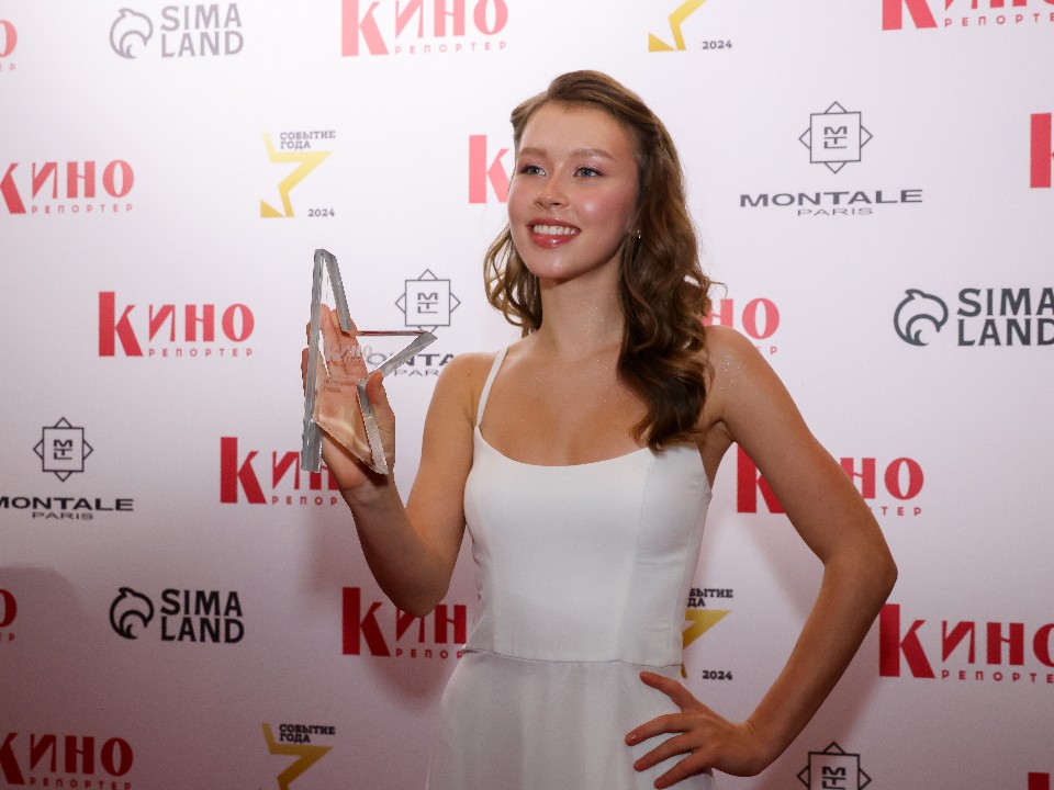 Платье не по возрасту: профессор моды о «свадебном» наряде 16-летней Анны Пересильд