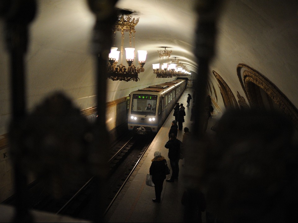 Пассажиров предупредили о сбое на фиолетовой ветке метро в центре Москвы