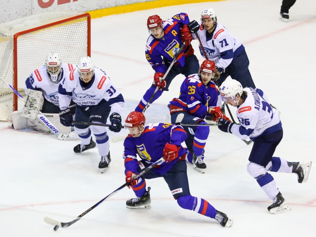 Еще одна победа воскресенцев: «Химик» разгромил «Буран» со счетом 4:3