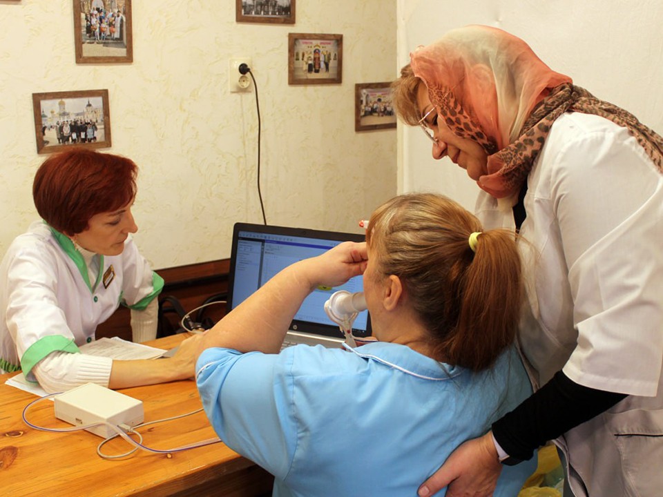 Пушкинские врачи посоветовали прихожанам храма есть больше фруктов и овощей