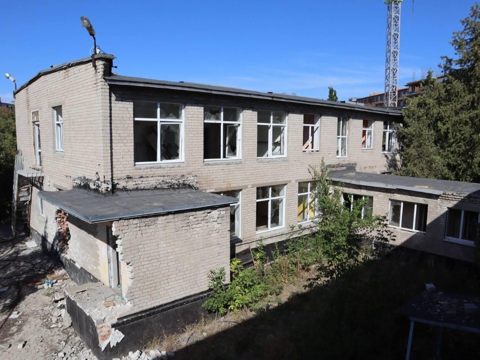 Те, кто остается в тени: как работа экспертов технадзора из Подмосковья поможет восстановить детсад в Мариуполе