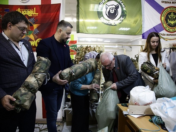 Антидроновые одеяла и маскировочные сети отправили на фронт жители Воскресенска