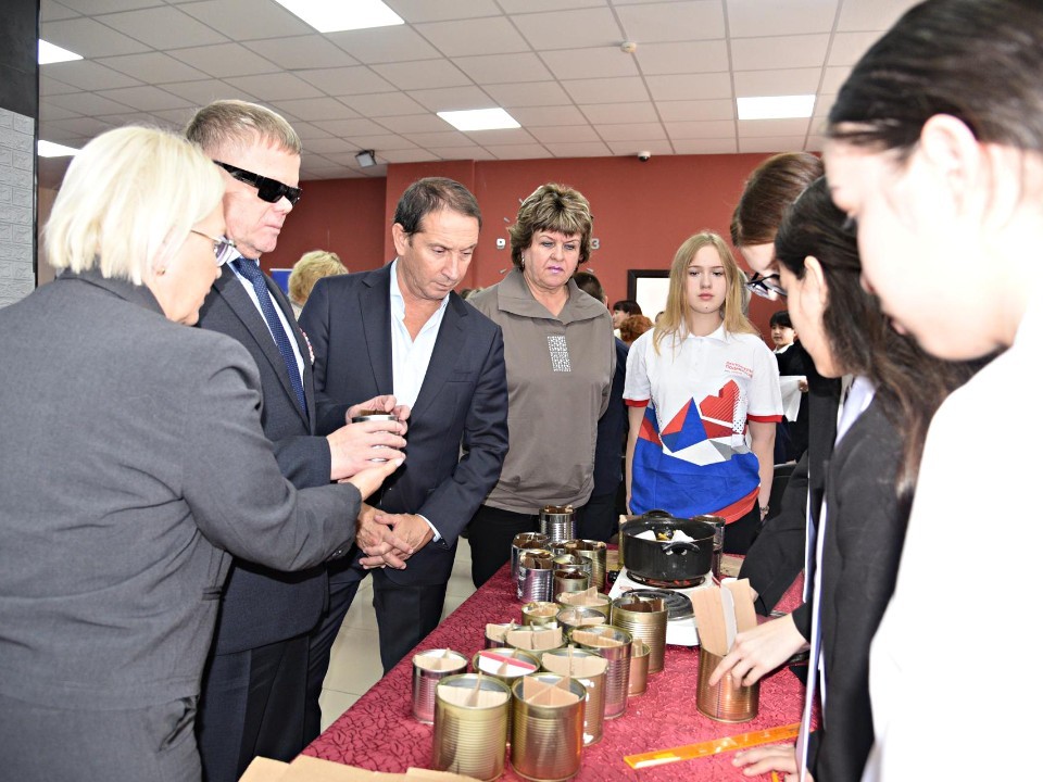 Грамоты, свечи и письма на передовую: как волонтеры Лотошина делают мир лучше