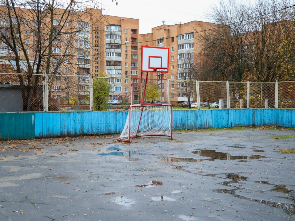 Баскетбольное кольцо установили во дворе на улице Юбилейной по просьбе жителей
