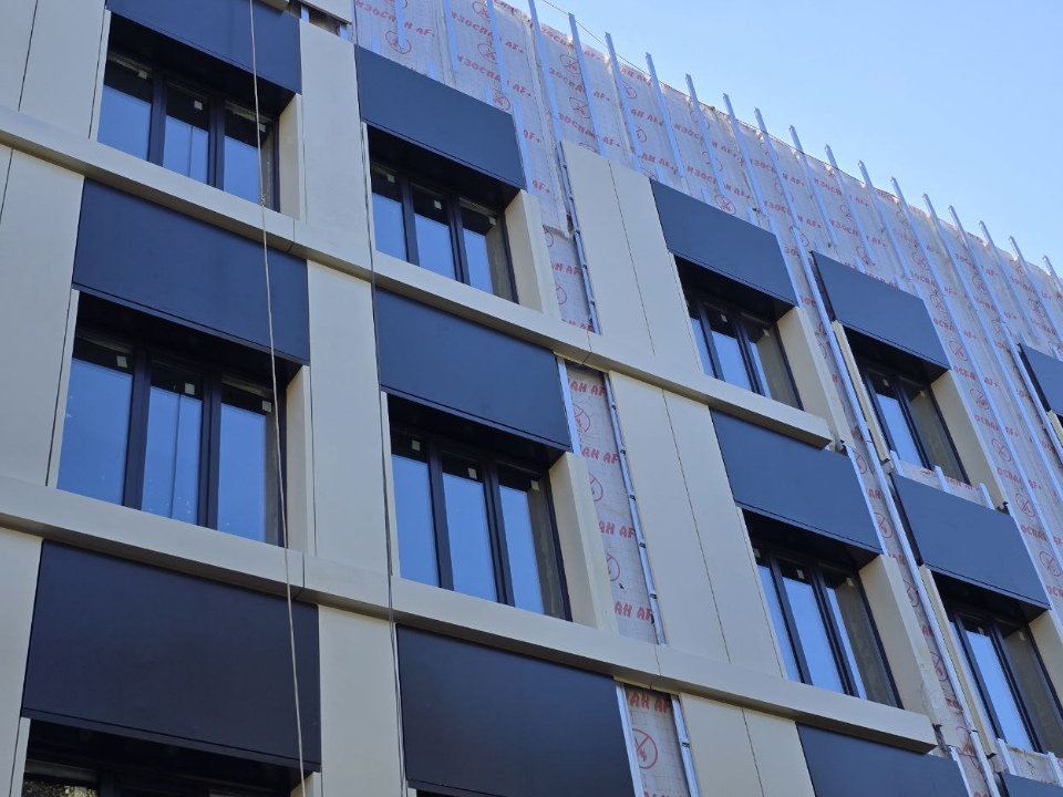 В здании будущего хирургического корпуса в Можайске начали обустраивать кровлю