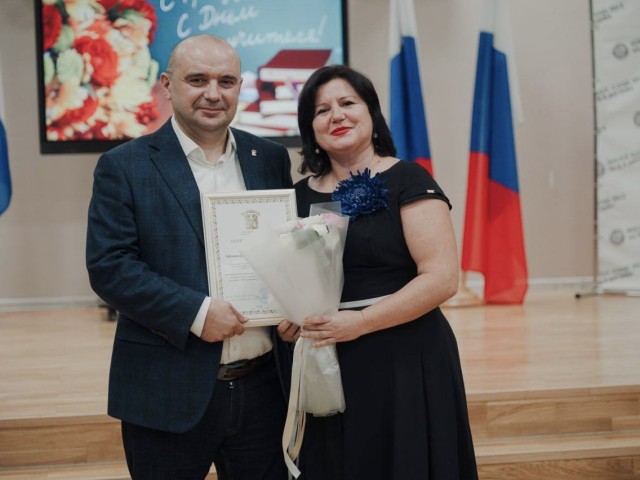Заслуженных педагогов Лосино-Петровского торжественно наградили ко Дню учителя