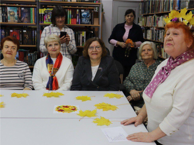 «Победила дружба»: в бронницкой библиотеке прошел необычный квиз для старшего поколения