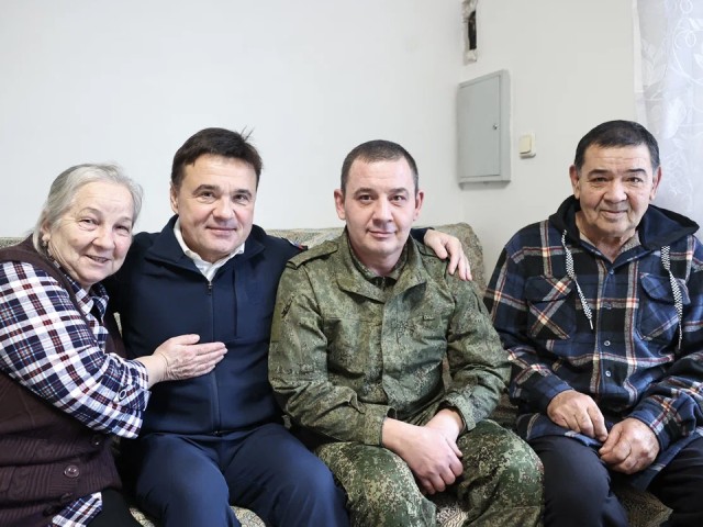 Воробьев встретился с семьей героев СВО из Волоколамского округа